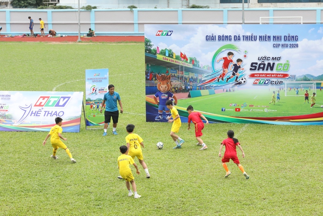 Lê Giang Patrik, Ngô Đăng Khoa 'tiếp lửa' giải bóng đá thiếu niên - nhi đồng HTV- Ảnh 4. Lê Giang Patrik, Ngô Đăng Khoa 'tiếp lửa' giải bóng đá thiếu niên - nhi đồng HTV- Ảnh 4.