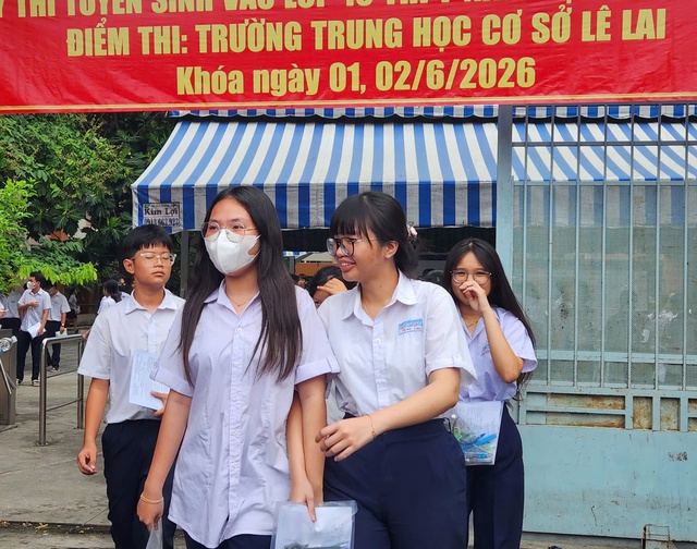 Khen đề văn lớp 10, thí sinh TP.HCM nói 'Sở GD-ĐT tặng quà 1.6 quá đã' - Ảnh 4.