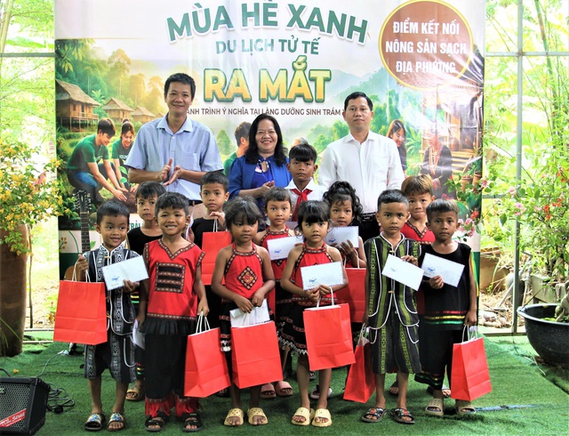 Kh&aacute;nh Vĩnh khai trương m&ocirc; h&igrave;nh kh&ocirc;ng gian n&ocirc;ng sản sạch- Ảnh 3.
