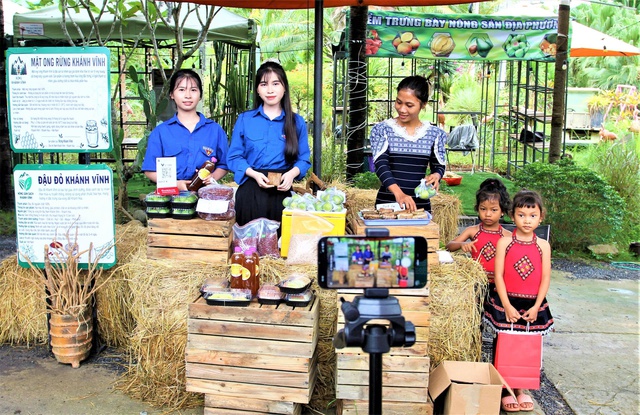 Kh&aacute;nh Vĩnh khai trương m&ocirc; h&igrave;nh kh&ocirc;ng gian n&ocirc;ng sản sạch- Ảnh 4.