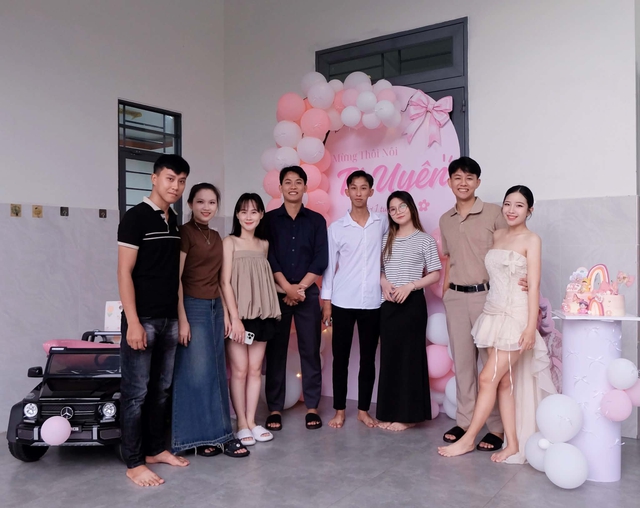 4 chị em lần lượt sinh con trong 4 tháng: 2 bé chào đời cùng ngày tháng - Ảnh 1.