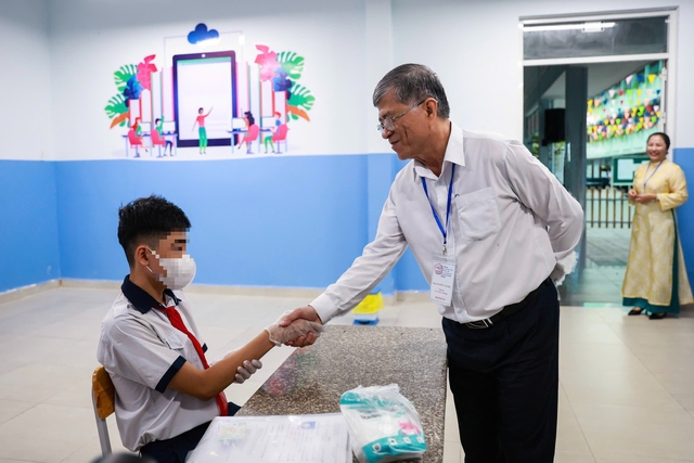 151.269 th&iacute; sinh TP.HCM bắt đầu thi lớp 10: Gi&aacute;m đốc Sở GD-ĐT n&oacute;i về đề thi - Ảnh 1.