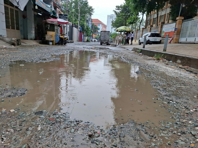 Đường hư hỏng nặng, cần sửa chữa- Ảnh 2. Đường hư hỏng nặng, cần sửa chữa- Ảnh 2.