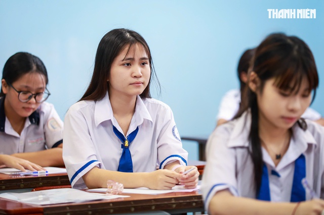 Đề tiếng Anh thi lớp 10 TP.HCM có 2 câu mới, thí sinh bất ngờ độ khó - Ảnh 1.