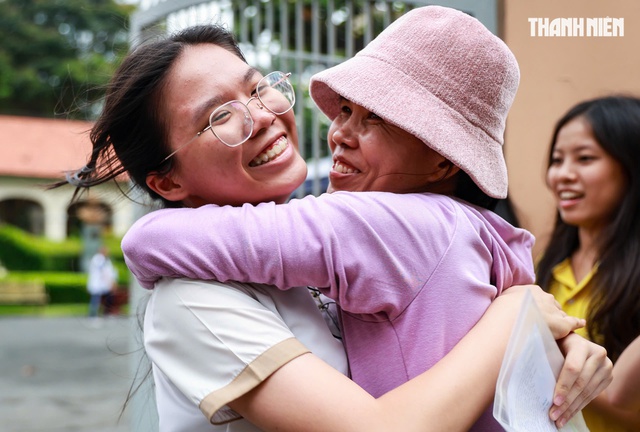 Thi lớp 10 TP:HCM: Thí sinh reo vui, nói đề văn dễ và đoán điểm 8, 9 - Ảnh 4.