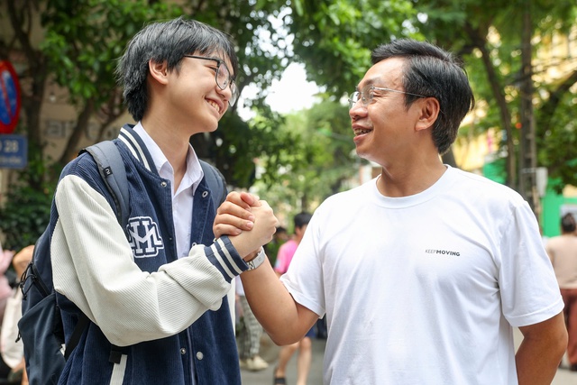 Thi v&agrave;o lớp 10 ở H&agrave; Nội: 334 th&iacute; sinh bỏ thi chuy&ecirc;n- Ảnh 1.