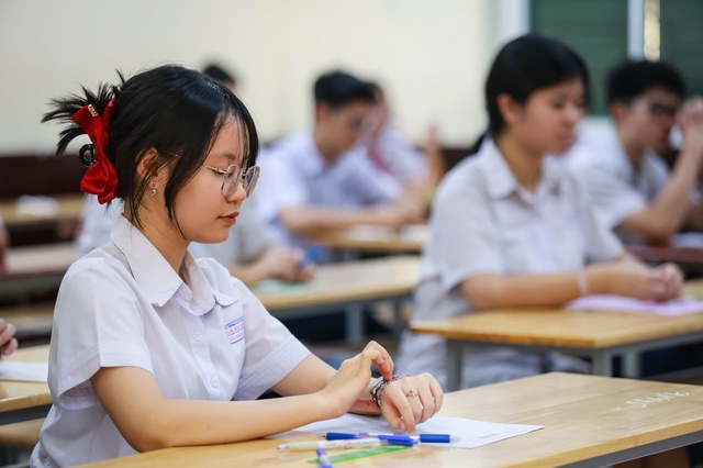 Thi lớp 10 TP.HCM: Môn toán có 7 câu, giảm độ vận dụng,có dễ hơn năm trước?- Ảnh 1. Thi lớp 10 TP.HCM: Môn toán có 7 câu, giảm độ vận dụng,có dễ hơn năm trước?- Ảnh 1.