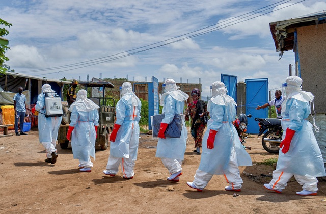 Ca nhiễm Ebola ở châu Phi tăng, Mỹ giục châu Âu siết đi lại- Ảnh 1. Ca nhiễm Ebola ở châu Phi tăng, Mỹ giục châu Âu siết đi lại- Ảnh 1.