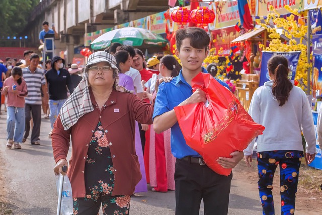 Từ ngày hội nghĩa tình đến những mùa xuân sẻ chia- Ảnh 6. Từ ngày hội nghĩa tình đến những mùa xuân sẻ chia- Ảnh 6.