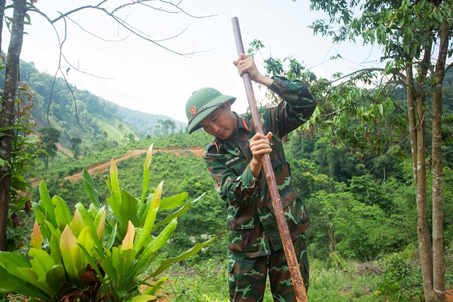 Tìm liệt sĩ trên dãy Trường Sơn: Nước mắt thời bình hòa vào xương máu chiến tranh - Ảnh 5.