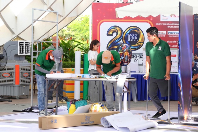 Vinh danh các tay nghề làm quảng cáo bằng nguyên liệu 'made in Vietnam'- Ảnh 3. Vinh danh các tay nghề làm quảng cáo bằng nguyên liệu 'made in Vietnam'- Ảnh 3.