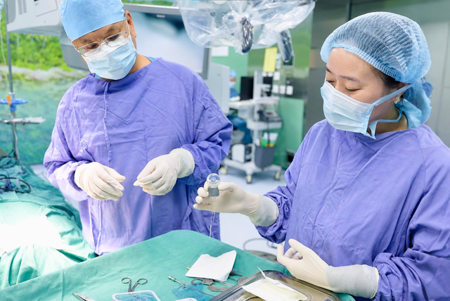 Hợp tác Việt - Nga: Nâng tầm kỹ thuật cấy ốc tai điện tử - Ảnh 1. Hợp tác Việt - Nga: Nâng tầm kỹ thuật cấy ốc tai điện tử - Ảnh 1.