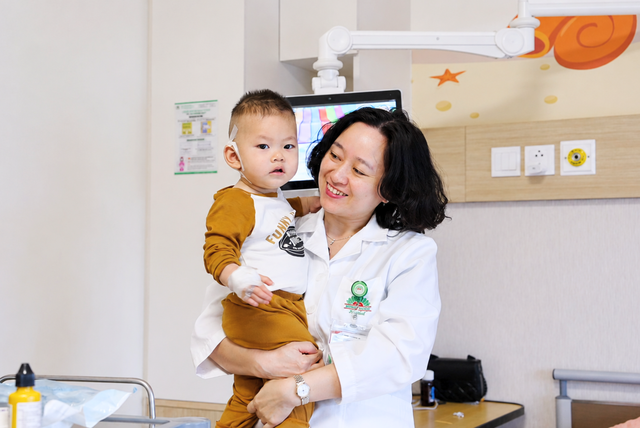 Hợp tác Việt - Nga: Nâng tầm kỹ thuật cấy ốc tai điện tử - Ảnh 4. Hợp tác Việt - Nga: Nâng tầm kỹ thuật cấy ốc tai điện tử - Ảnh 4.