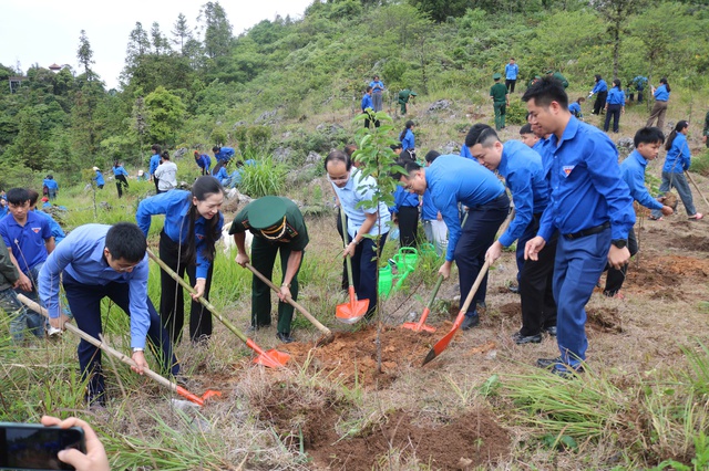 Tình nguyện hè trên vùng biên cương Tổ quốc - Ảnh 5.