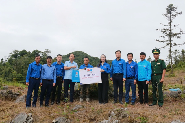 Tình nguyện hè trên vùng biên cương Tổ quốc - Ảnh 4.