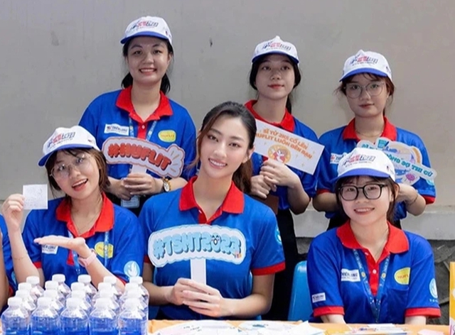 Hoa hậu Lương Thùy Linh: Tiếp sức mùa thi luôn lắng nghe để chuyển mình cùng thời đại - Ảnh 1.