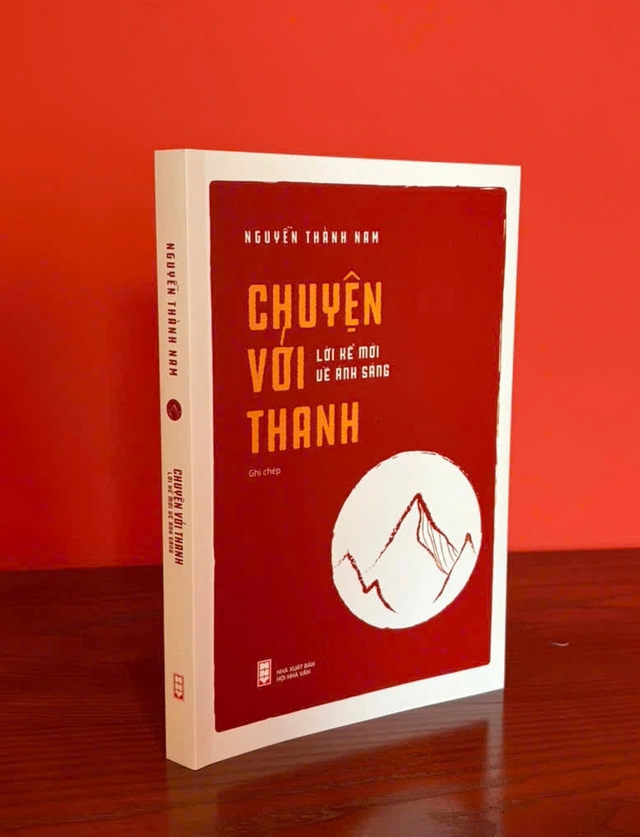 Dừng ph&aacute;t h&agrave;nh v&agrave; thu hồi s&aacute;ch 'Chuyện với Thanh: Lời kể mới về &aacute;nh s&aacute;ng'   - Ảnh 1.