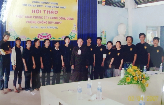 3 sư thầy đồng lòng xây tháp yêu thương tại Đồng Tháp - Ảnh 2.