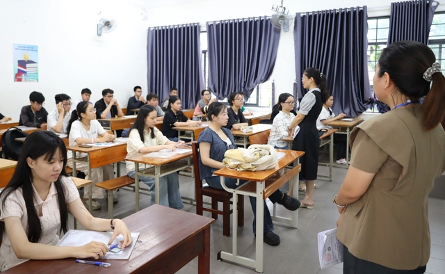 Trước kỳ thi THPT: Nhiều phụ huynh Đ&agrave; Nẵng nghỉ l&agrave;m, đồng h&agrave;nh c&ugrave;ng con - Ảnh 1.