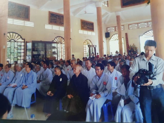 3 sư thầy đồng lòng xây tháp yêu thương tại Đồng Tháp - Ảnh 3.