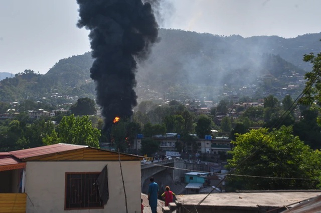 Rơi trực thăng quân sự Pakistan tại Kashmir, toàn bộ thành viên thiệt mạng - Ảnh 1.