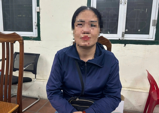 Người bán rong 'chặt chém' khách tây 420.000 đồng 10 chiếc bánh rán bị xử phạt- Ảnh 2. Người bán rong 'chặt chém' khách tây 420.000 đồng 10 chiếc bánh rán bị xử phạt- Ảnh 2.
