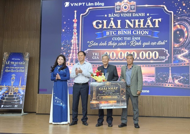 'Vũ điệu ánh sáng cao nguyên' đoạt giải nhất cuộc thi săn ảnh tháp Eiffel Đà Lạt- Ảnh 1. 'Vũ điệu ánh sáng cao nguyên' đoạt giải nhất cuộc thi săn ảnh tháp Eiffel Đà Lạt- Ảnh 1.