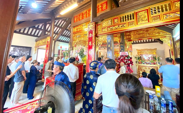 Trăm năm đất tổ kim hoàn: Lễ giỗ tổ nghề 'nâng cấp' thành lễ hội?- Ảnh 2. Trăm năm đất tổ kim hoàn: Lễ giỗ tổ nghề 'nâng cấp' thành lễ hội?- Ảnh 2.
