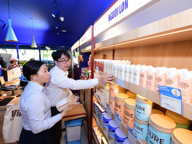 Vinamilk đón thế hệ 'đồng niên' tham quan nhà máy với lời hứa chăm sóc sức khỏe - Ảnh 5.