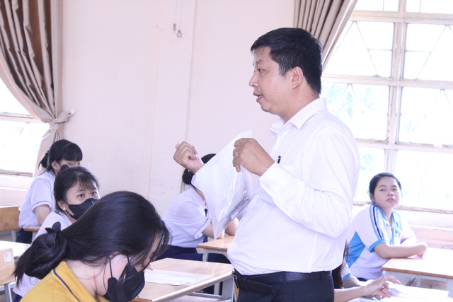 Trang phục thí sinh đi thi tốt nghiệp THPT: Đừng xem nhẹ! - Ảnh 2.