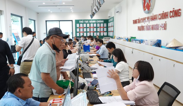 TP.HCM điều động l&atilde;nh đạo cấp ph&oacute; vượt khung c&aacute;c sở v&agrave; phường, x&atilde; - Ảnh 1.