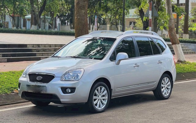 200 triệu đồng c&oacute; n&ecirc;n mua xe gia đ&igrave;nh 7 chỗ cũ? - Ảnh 1.