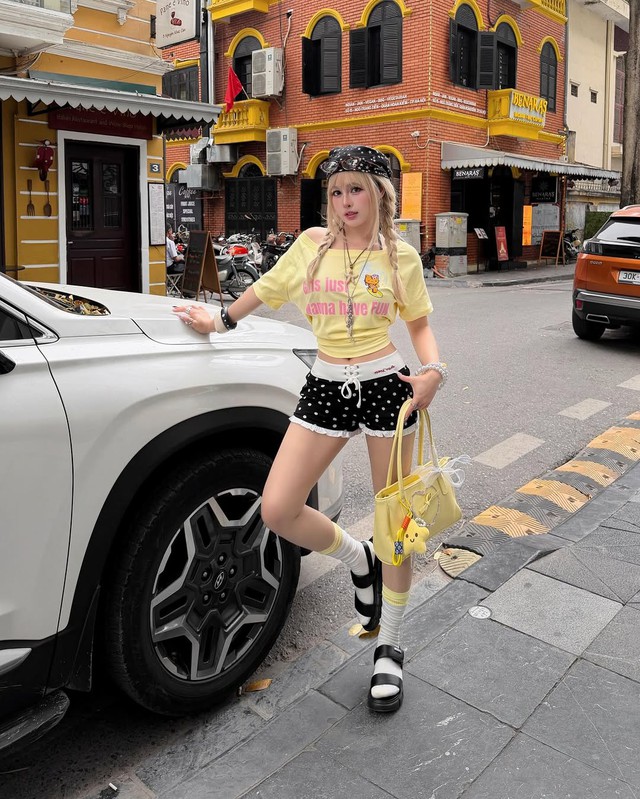 Những công thức diện quần shorts lạ mắt- Ảnh 4. Những công thức diện quần shorts lạ mắt- Ảnh 4.