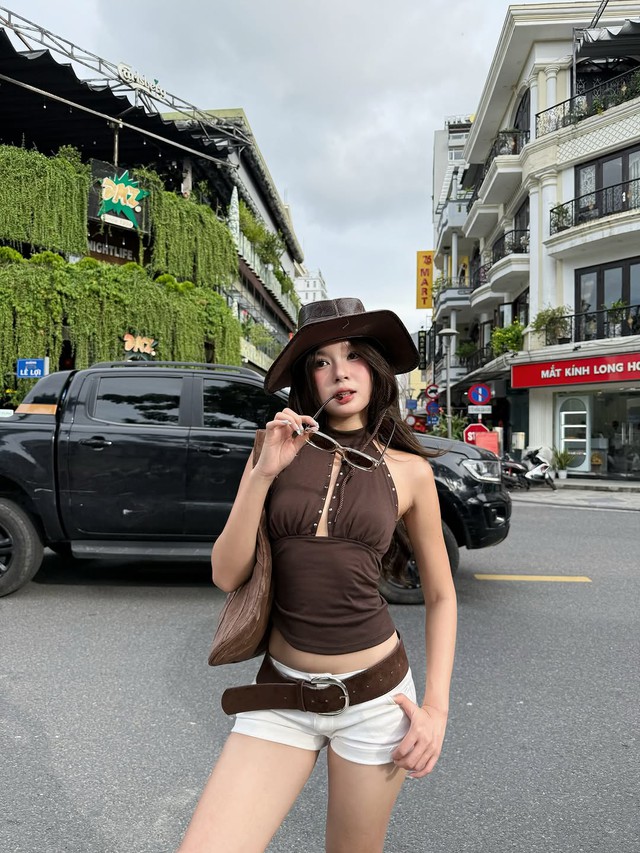Những công thức diện quần shorts lạ mắt- Ảnh 5. Những công thức diện quần shorts lạ mắt- Ảnh 5.
