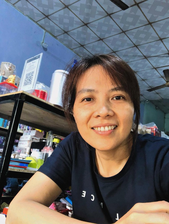 Hành động của chủ cửa hàng văn phòng phẩm khi khách Trung trả thừa hơn 7 triệu - Ảnh 2.
