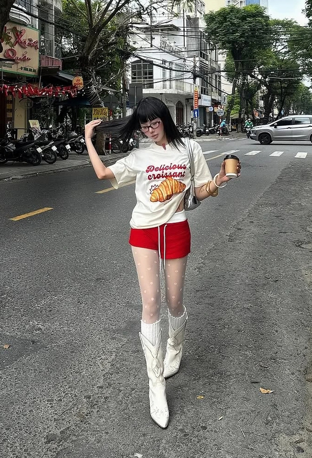 Những công thức diện quần shorts lạ mắt- Ảnh 2. Những công thức diện quần shorts lạ mắt- Ảnh 2.