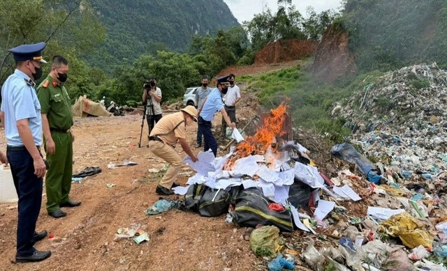 Vận chuyển gần 2 tấn xương động vật để làm gì? - Ảnh 2.