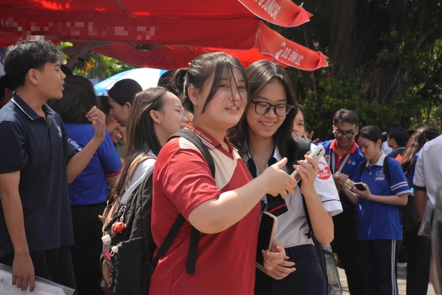 Thí sinh thi tốt nghiệp THPT mơ trở thành tỉ phú, cưới vợ đẹp... - Ảnh 1.