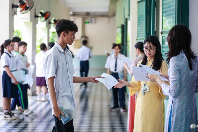 Thi tốt nghiệp THPT 2026: Đề chính thức môn vật lý xem tại đây - Ảnh 5.