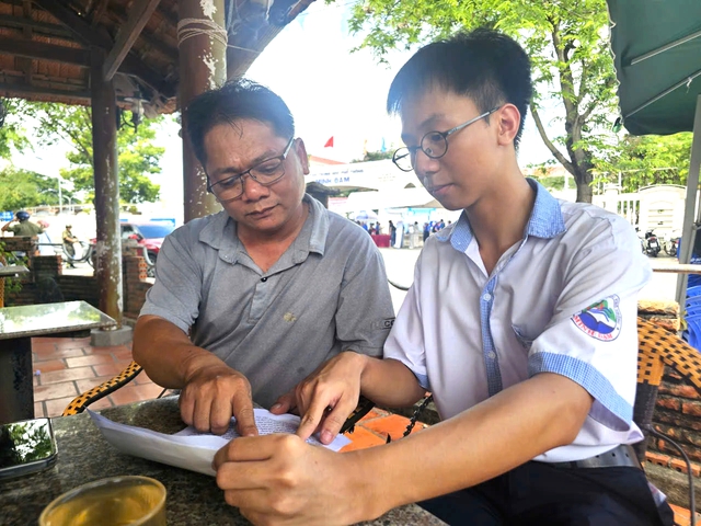 Học sinh giỏi văn TP.HCM nhận xét gì về đề thi văn tốt nghiệp THPT? - Ảnh 1.