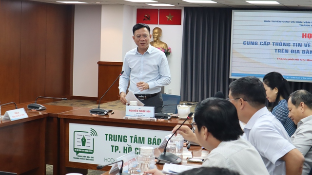 Người dân lúng túng ở nút giao nhiều tầng, TP.HCM tính làm video hướng dẫn - Ảnh 1.
