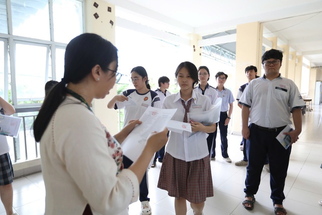 Thi tốt nghiệp THPT 2026: Đề chính thức môn địa lý xem tại đây - Ảnh 5.