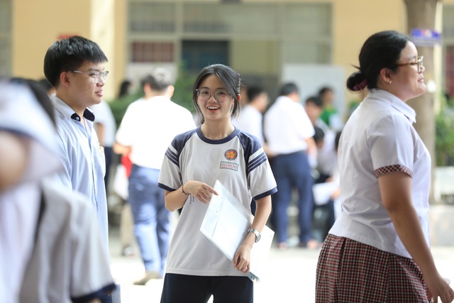 Thi tốt nghiệp THPT 2026: Xem gợi ý giải đề thi môn vật lý tại đây - Ảnh 7.