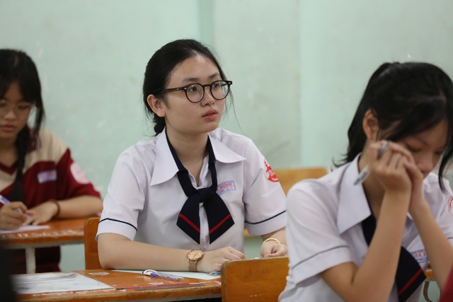 'Những chiếc lá' của Nguyễn Đình Thi bất ngờ với thí sinh thi tốt nghiệp THPT 2026 - Ảnh 5.
