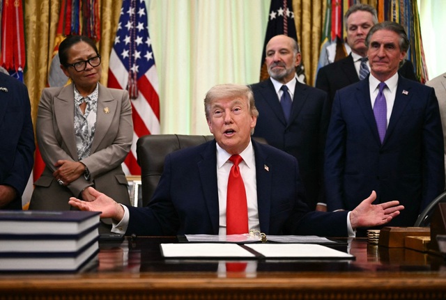 Ông Trump hủy tấn công, Iran phủ nhận đạt thỏa thuận - Ảnh 1.