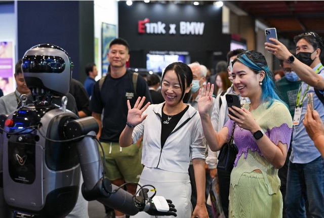 COMPUTEX 2026 khép lại với hơn 111.000 khách tham quan, AI tiếp tục là tâm điểm - Ảnh 3. COMPUTEX 2026 khép lại với hơn 111.000 khách tham quan, AI tiếp tục là tâm điểm - Ảnh 3.