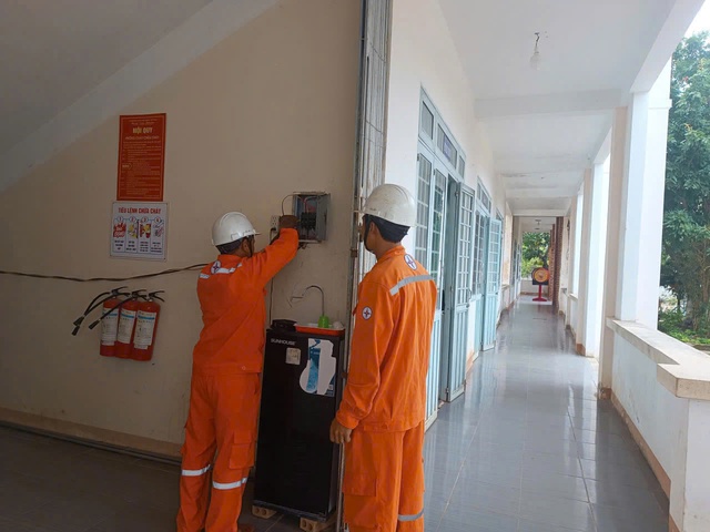 PC Quảng Ng&atilde;i đảm bảo cấp điện phục vụ kỳ thi tốt nghiệp THPT 2026 - Ảnh 1.