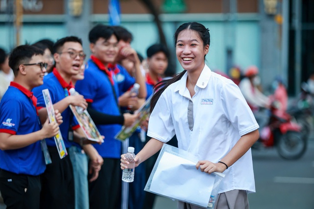 Đề tiếng Anh tốt nghiệp 'chấm dứt' c&aacute;ch học chỉ nhớ c&ocirc;ng thức, luyện đề khu&ocirc;n mẫu! - Ảnh 7.