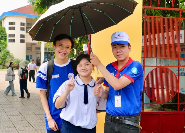 Những lời nhắn gửi xúc động từ thí sinh và phụ huynh sau mùa thi - Ảnh 3.
