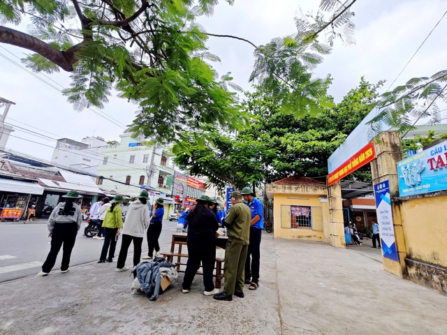 3 th&iacute; sinh Kh&aacute;nh H&ograve;a bị đ&igrave;nh chỉ v&igrave; sử dụng điện thoại trong ph&ograve;ng thi - Ảnh 1.